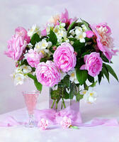 Без бренда «Нежный букетик с розами и настойка» в Ижевске