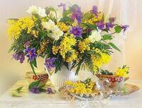 Без бренда «Букет из мимозы и колокольчиков в вазе» в Ижевске