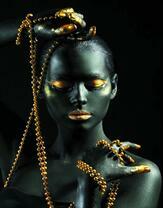 Без бренда «Девушка в черно-золотом макияже» в Ижевске в интернет-магазине  Без бренда «Девушка в черно-золотом макияже» в Ижевске