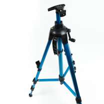 Без бренда «Мольберт металлический тренога складной, усиленный, синий в чехле с уровнем, компасом и ручкой, регулируемый» в Ижевске
